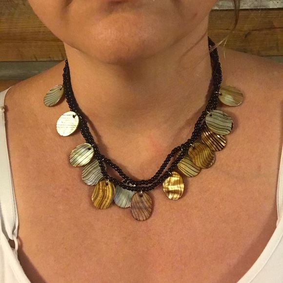 Black beaded necklace with brown shell-like pieces - Picture 6 of 6